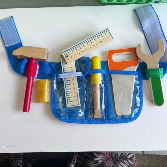 Melissa and Dug Wooden Tool Set with Belt - Picture 7 of 11